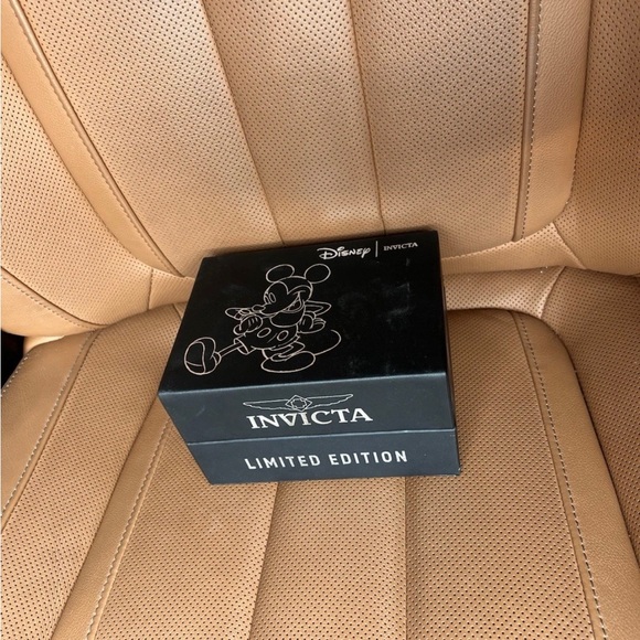✨ Invicta Minnie Mouse Watch – Disney Limited Edition – NEW in Box ✨ - Picture 2 of 3